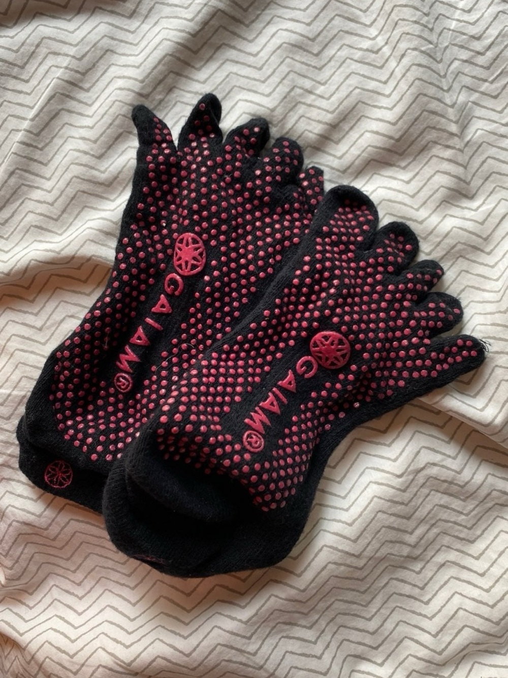 GAIAM Black & Pink Toe Grip Socks for Women